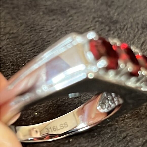 Mozambique Garnet 3.25 ctw 3 Stone Men's Ring in Stainless Steel - Picture 9 of 13